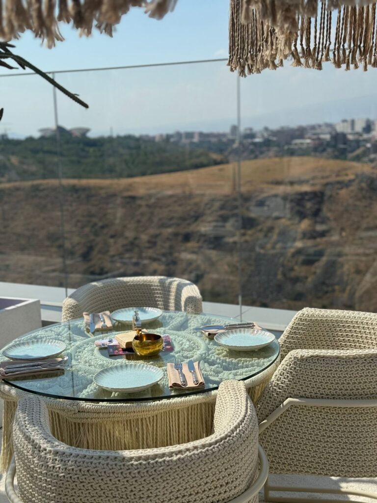 Jannet Macramé Table